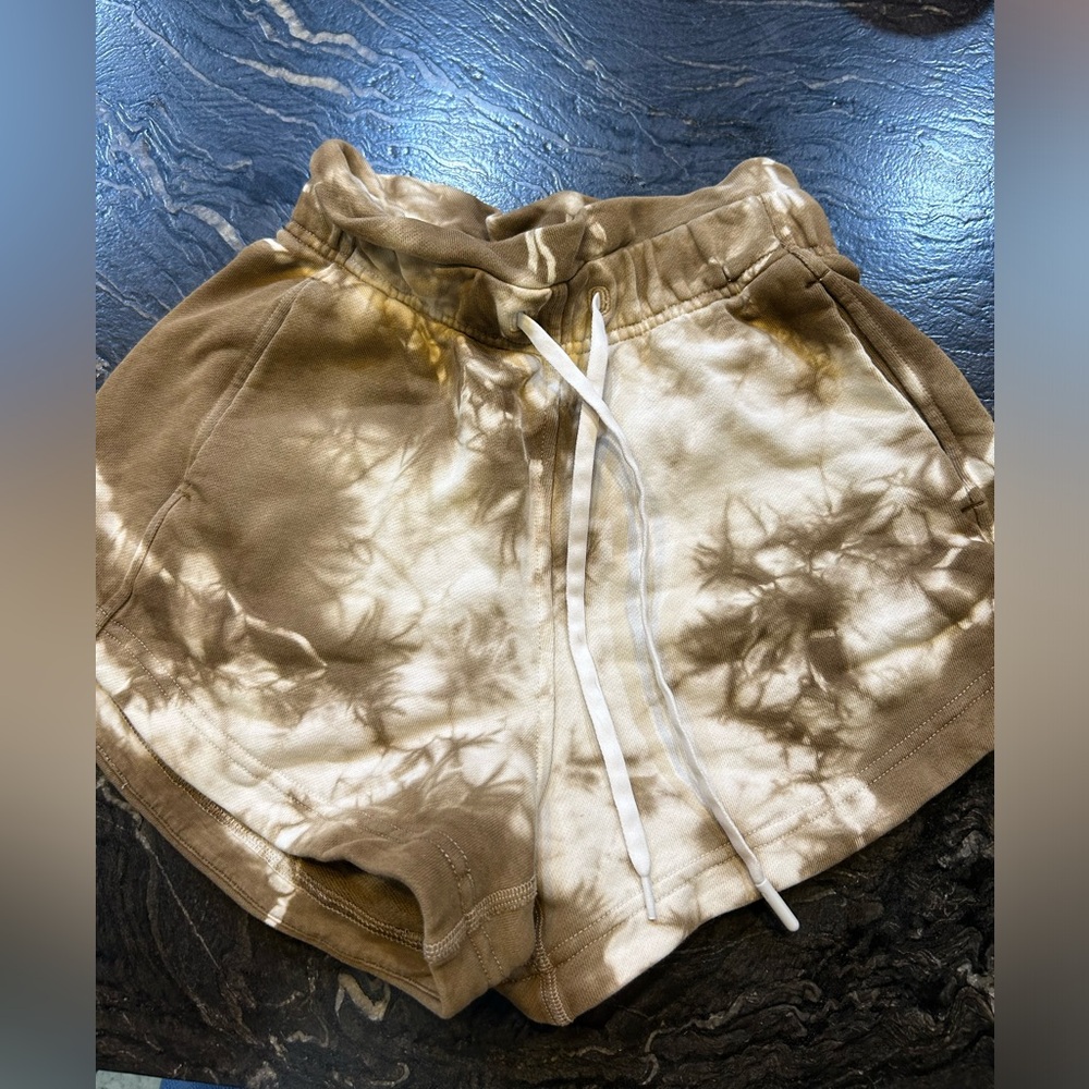 Lululemon shorts size 0-2